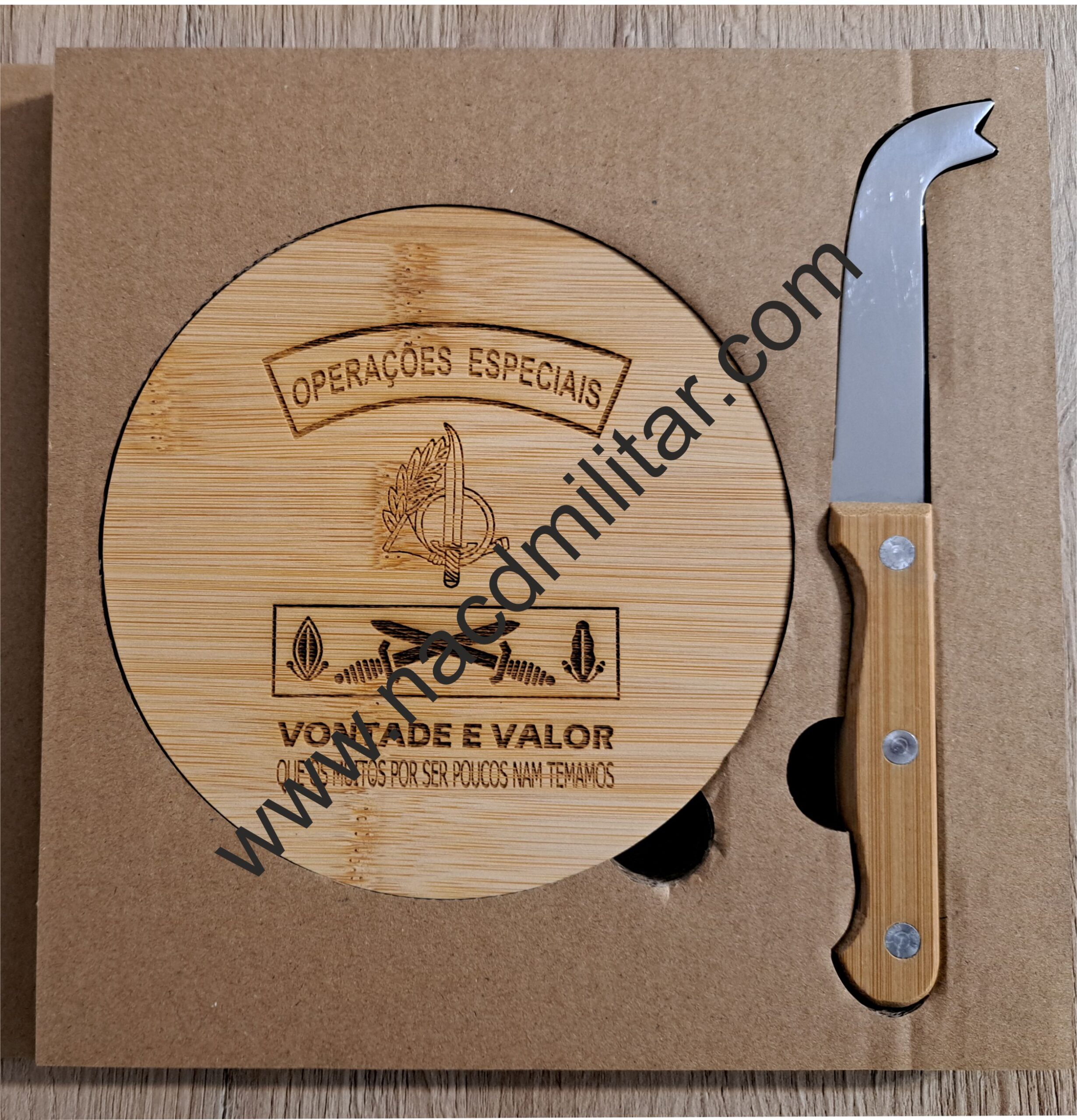 Tábua para Queijos com 1 Faca tamanho 16 cm de diâmetro. Operações Especiais