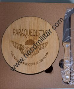 Tábua para Queijos com 1 Faca  tamanho 16 cm de diâmetro. Paraquedistas